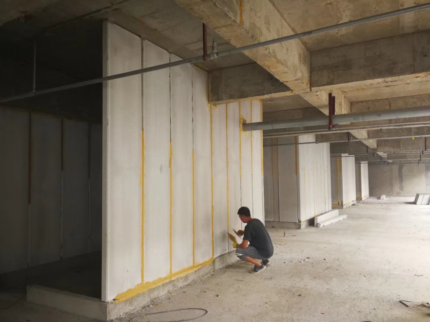 金山无机发泡轻骨料混凝土隔墙板施工技术性能研究